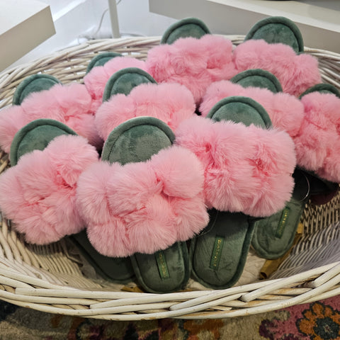 pom pom slipper