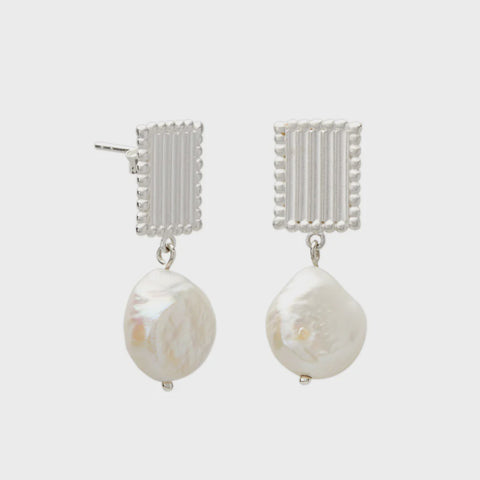 APSE01 Aphrodite goddess small pearl earring