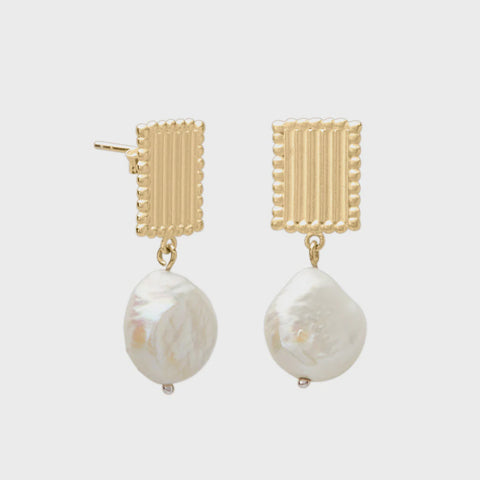 APYE03 Aphrodite goddess small pearl earring