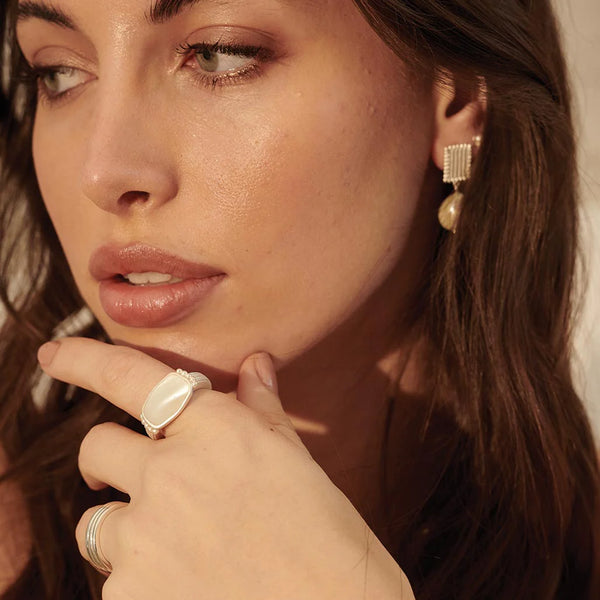 APSR16 Aphrodite goddess mother of pearl ring